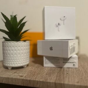 Apple Aripods earphones MagSafe charging 🔋